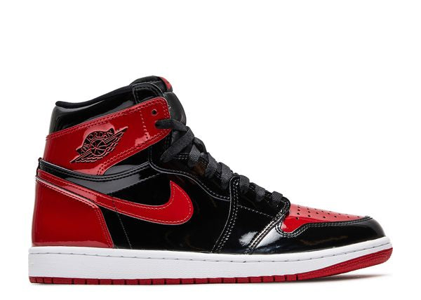 Jordan 1 Retro High OG 'Patent Bred' – маратонки с лъскава червена и черна кожа, страничен изглед
