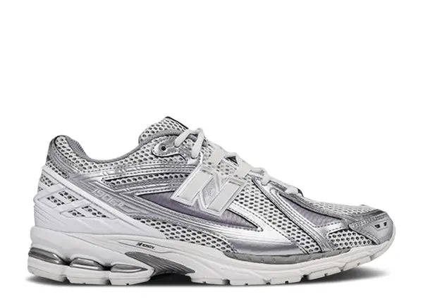 NB 19O6 1906R 'Silver' мъжки маратонки – сребрист цвят, страничен изглед