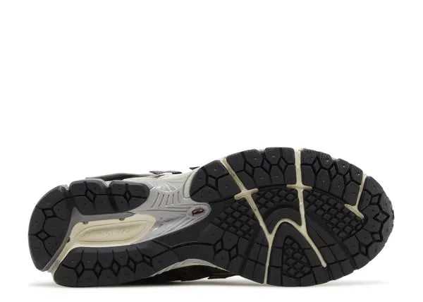 NB 19O6 Silver Gold Metallic